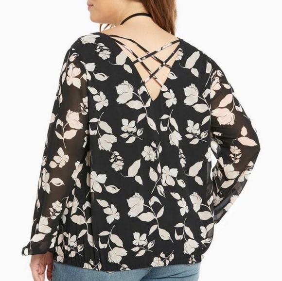 Torrid. Floral Print Crossback Banded Bottom Top. Size 0. - Picture 3 of 9